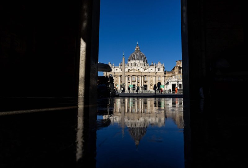 La Basílica de San Pedro se ve desde Via della Conciliazione, el bulevar que conduce a la Plaza de San Pedro, en Roma el 26 de marzo de 2025. (Foto CNS/Pablo Esparza)