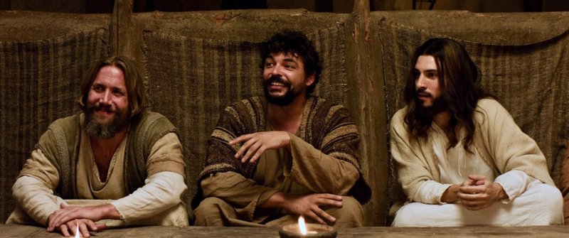 James Oliver Wheatley, Charlie MacGechan y Jamie Ward en “La Última Cena.” (Pinnacle Peak)