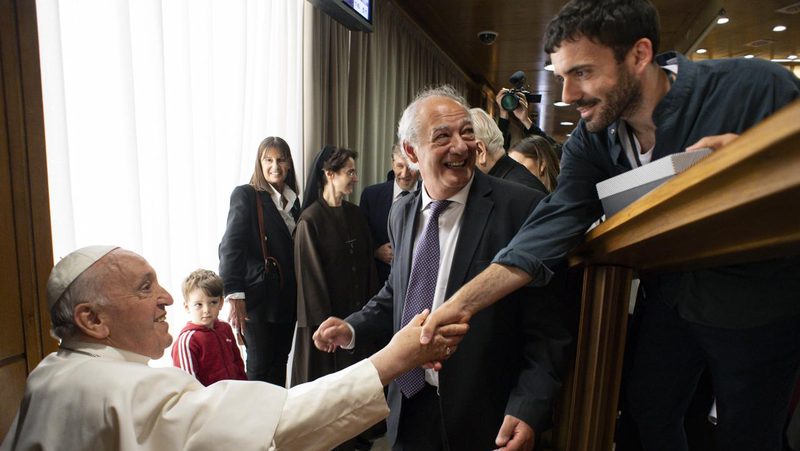 Manuel Deza, director de educación de Scholas Occurrentes USA, tuvo varios encuentros con el Papa Francisco mientras trabajaba para la organización sin fines de lucro fundada por el pontífice. (Foto enviada)