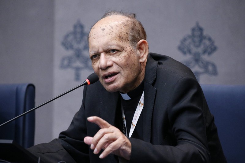 El cardenal Oswald Gracias de Mumbai, India, habla durante una conferencia de prensa sobre el Sínodo de los Obispos el 7 de octubre de 2024 sobre la sinodalidad en el Vaticano. En una entrevista con OSV News en Roma antes del inicio del cónclave el 7 de mayo de 2025, el cardenal Gracias reflexionó sobre el legado del Papa Francisco, las reuniones previas a la elección y el tipo de líder que la iglesia necesita a continuación. (CNS photo/Justin McLellan)