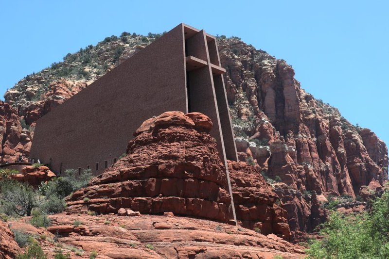 La Capilla de la Santa Cruz rodeada de formaciones rocosas en Sedona, Arizona, el 28 de junio. (OSV News/Bob Roller)