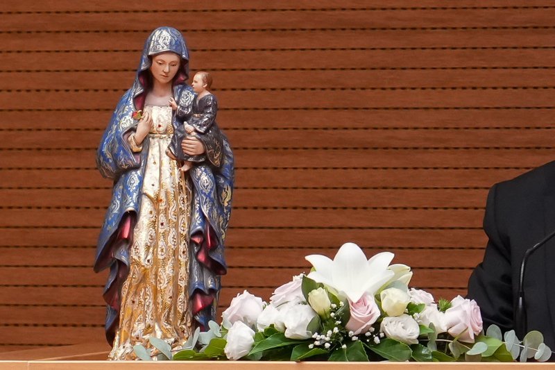 Una imagen de Nuestra Señora de La Antigua, patrona de Panamá, se exhibe durante la presentación de la nota doctrinal “Mater Populi Fidelis” (“Madre del Pueblo Fiel”) en la sede jesuita de Roma el 4 de noviembre de 2025. El documento, publicado por el Dicasterio para la Doctrina de la Fe, explora la cooperación de María en la obra de salvación. (Foto CNS/Lola Gómez)