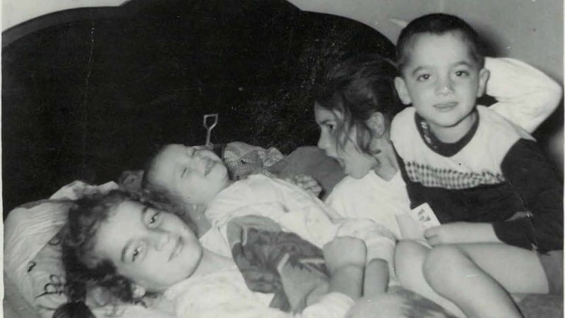 La “Segunda Ola” de la familia Brennan, de izquierda a derecha: Fran, Robert, Helen Mary y Joseph, ahora obispo de Fresno. (Foto enviada)