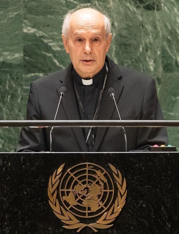 El arzobispo Gabriele G. Caccia, observador permanente de la Santa Sede ante las Naciones Unidas, aparece en una foto de 2023 dirigiéndose a la Asamblea General en la sede de la ONU en la ciudad de Nueva York. El Papa León XIV nombró al arzobispo Caccia como nuevo nuncio apostólico en Estados Unidos el 7 de marzo de 2026. Sucede al Cardenal Christophe Pierre, quien cumplió 80 años en enero y ocupaba el cargo desde 2016. (Foto OSV News/Rick Bajornas, cortesía de las Naciones Unidas)