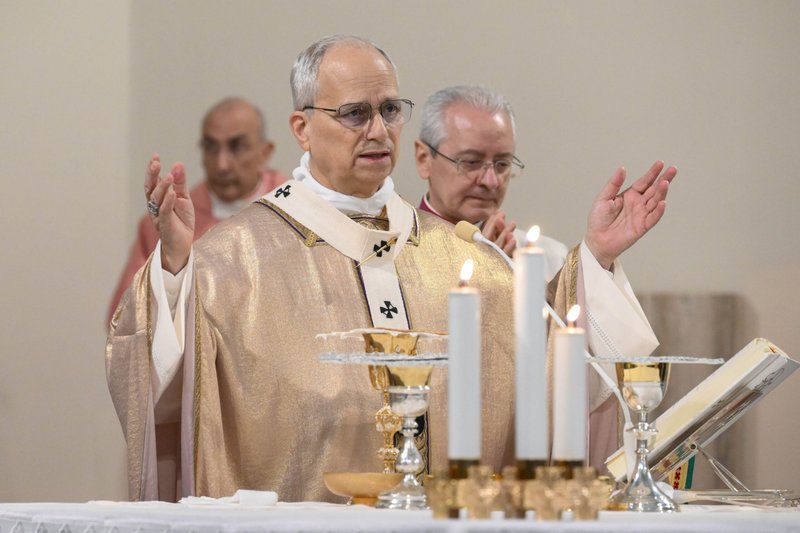 El Papa León XIV celebra la Misa durante una visita parroquial a la Iglesia del Sagrado Corazón de Jesús en Roma, Italia, el 15 de marzo de 2026, Domingo “Laetare”, el cuarto domingo de Cuaresma. (Foto CNS/Vatican Media)