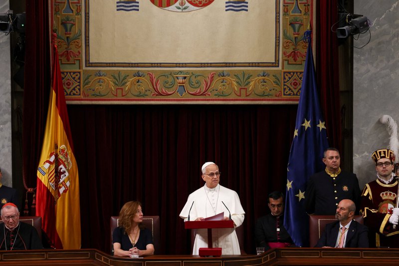 El Papa León XIV habla en el Parlamento español, en Madrid, durante su viaje apostólico a España, el 8 de junio de 2026. (Foto OSV News/Yara Nardi, Reuters)