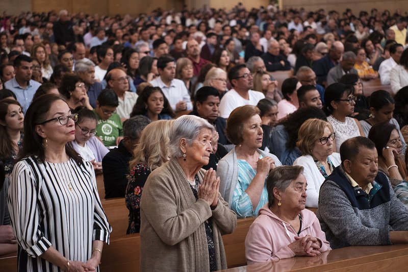 LA Catholics attend Easter Sunday Mass in the Cathedral of Our Lady of the Angels in 2019. (Victor Alemán)