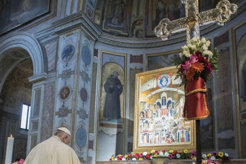 Pope Francis prays in Basilica of St Bartholomew on Tiber Island April 22