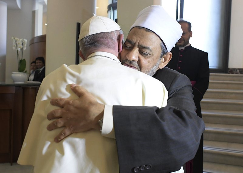 Pope Francis embraces Sheik Ahmad el-Tayeb