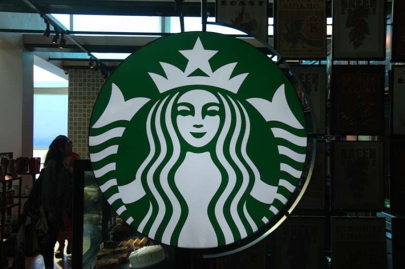 Starbucks coffee shop. Credit: AKS.9955/wikimedia. CC BY SA 4.0