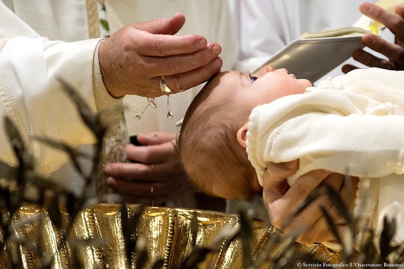 1x7fva4vzm 20170109 T0531 1395 CNS POPE BAPTISM