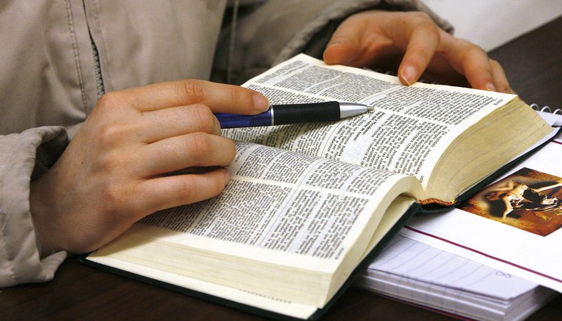 A young woman studies the Bible at St. Mary of Celle Parish in Berwyn, Ill., in this March 18, 2009, file photo. (CNS photo/Karen Callaway, Catolico)