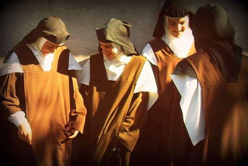 Carmelite nuns. Credit: Wikimedia commons cc 3.0