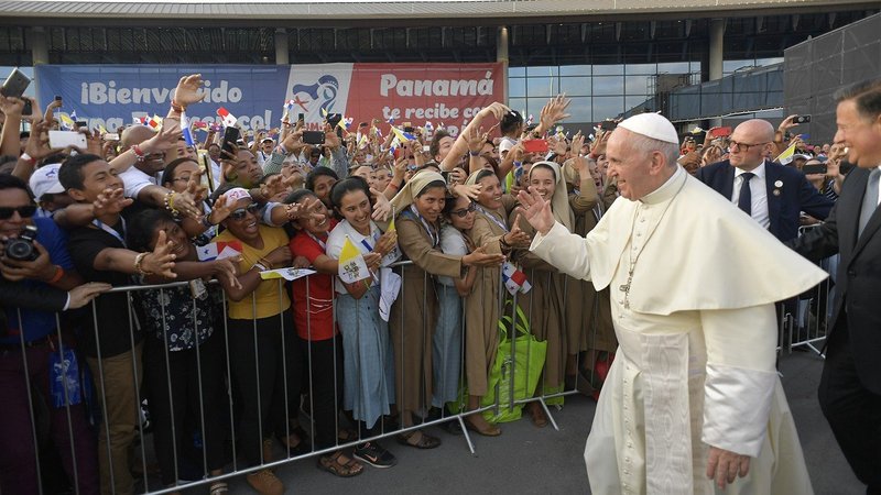 Pope Francis greets young people in Panama at World Youth Day 2019  (Vatican Media)