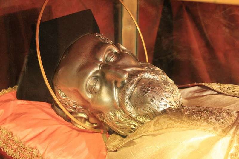 An effigy over the relics of St. Philip Neri at the Chiesa Nuova in Rome. Credit: Daniel Ibanez/CNA.
