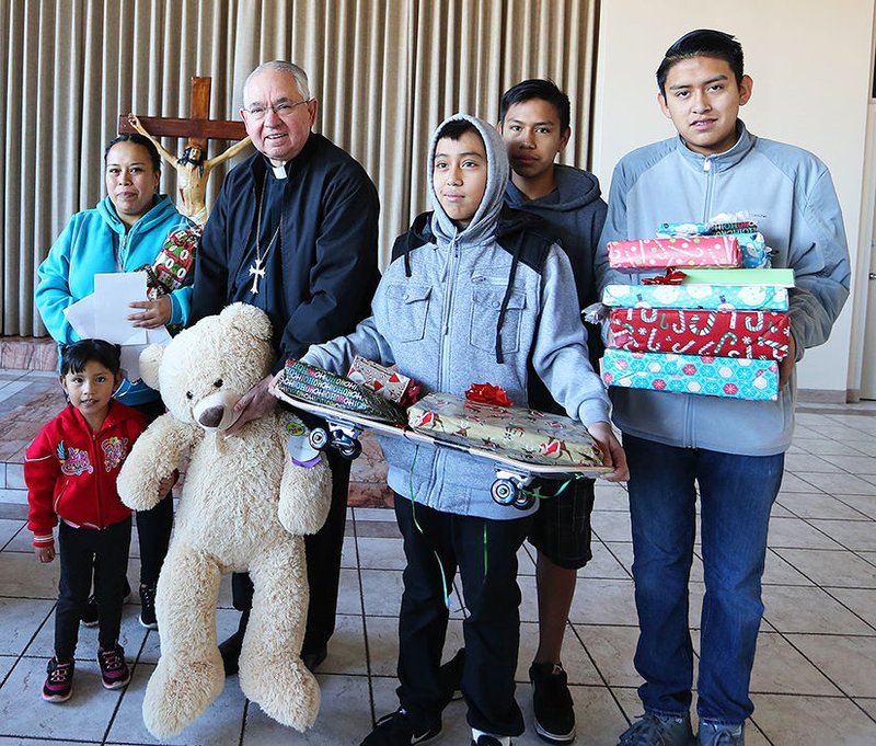 Hundreds of children from low-income families across Downtown L.A. enjoyed a brighter Christmas this year thanks to the Adopt-A-Family program. (photo/Victor Alemán)