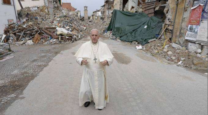 Pope Francis visits an earthquake zone in Italy in 2016. Photo: L'Osservatore Romano