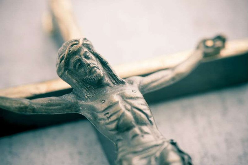 34nvwiylmr Crucifix Lars Hallstrom via shutterstock CNA