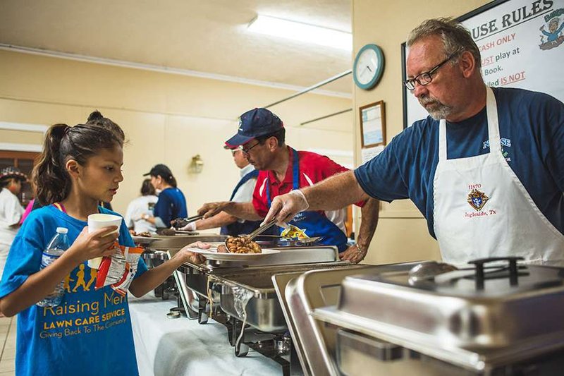 Members of Knights of Columbus Council 15828 in Ingleside Texas distribute food to victims of Hurricane Harvey (Courtesy of the Knights of Colombus)