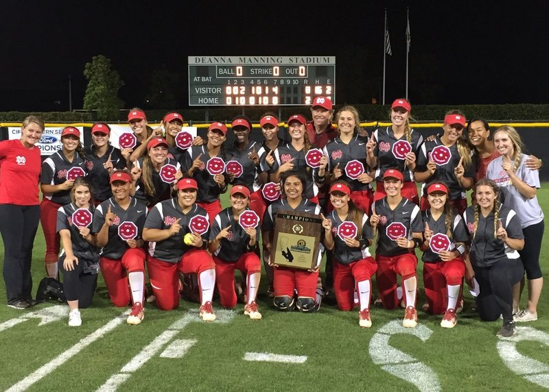 Mater Dei girls' softball team. Photo courtesy materdeiathletics.org.