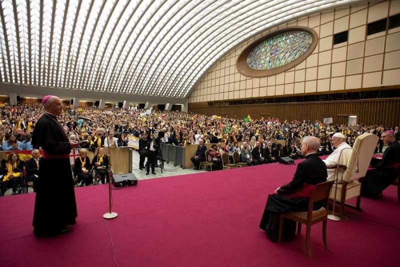 Pope Francis meets with choir members and muscians Nov. 24