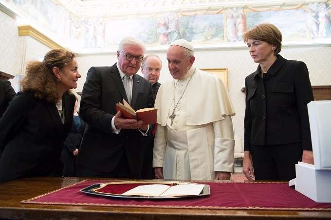 Pope Francis meets with German President Frank Walter Steinmeier Oct. 9