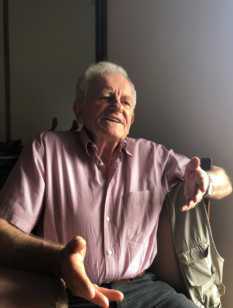 Former AP correspondent Edoardo Magri speaks to Angelus editor Pablo Kay at his home in Rome in May. (PABLO KAY/ANGELUS)