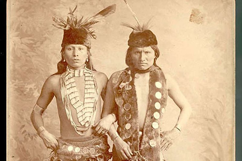 Black Elk (L) and Elk of the Oglala Lakota (R) 1887. Public Domain.
