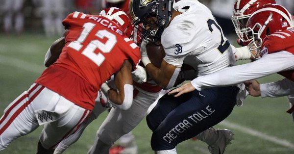 St. John Bosco and Mater Dei faced off again. (Photo Courtesy St. John Bosco Football/Twitter)