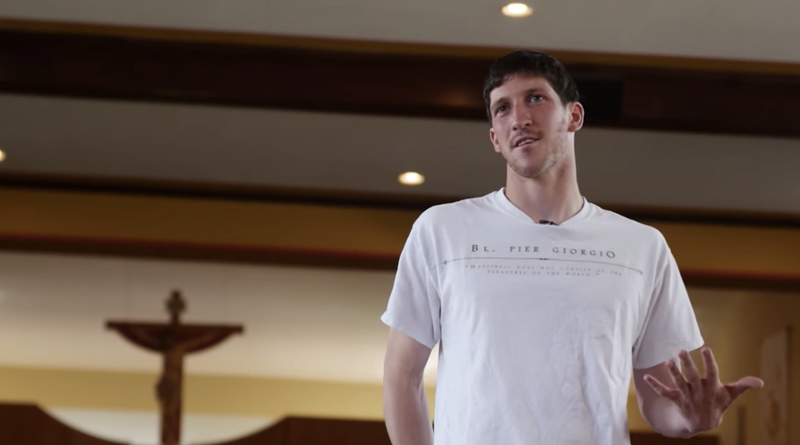 Kevin Becker speaks to a group of students in 2015 about his experience. (SCREENSHOT VIA YOUTUBE)