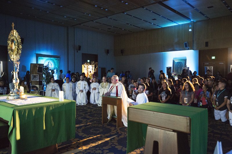 Eucharistic Adoration at the 2017 City of Saints teen conference. (Victor Alemán/Angelus News)