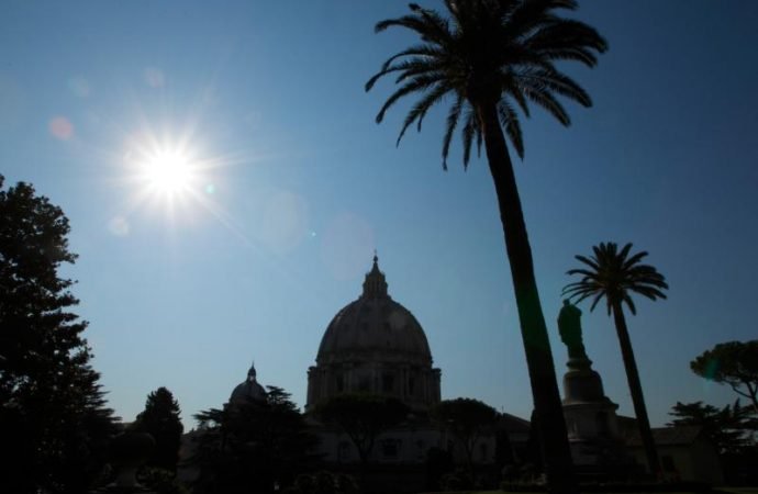 52nqpz3qwp 20160728 T1055 0731 CNS VATICAN LETTER GARDENS 800 690x450
