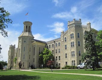 Blanchard Hall at Wheaton College. Credit: Teemu008 via Flickr.com (CC BY-SA 2.0).