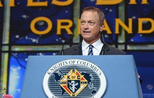 Gary Sinise descibed the work the Gary Sinise Foundation on behalf of wounded veterans during the States Dinner