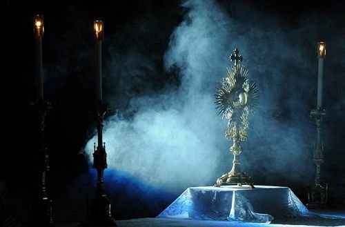Adoration of the Blessed Sacrament during the 2012 Christ Our Life Conference in Des Moines