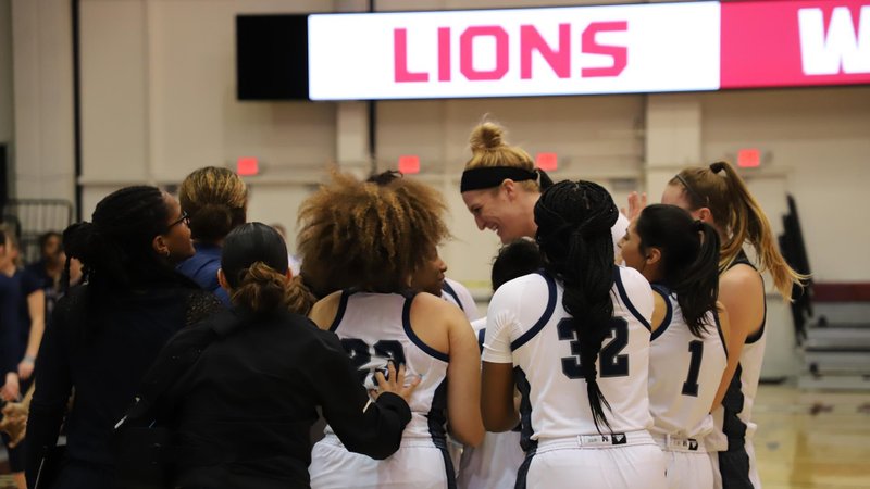 LMU players and coaches celebrate the women’s upset win Jan. 31 over nationally-ranked BYU at Gersten Pavilion. (LMU ATHLETICS)