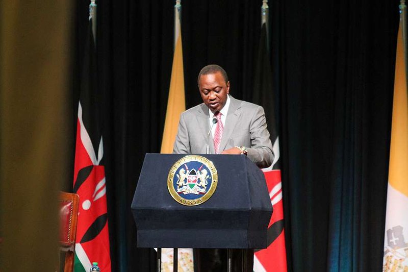 Pope Francis meets with Kenyan President Uhuru Kenyatta and officials in Nairobi