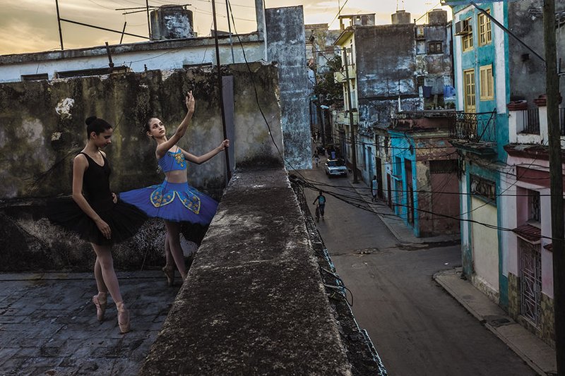 “Avril and Thalia on the rooftop