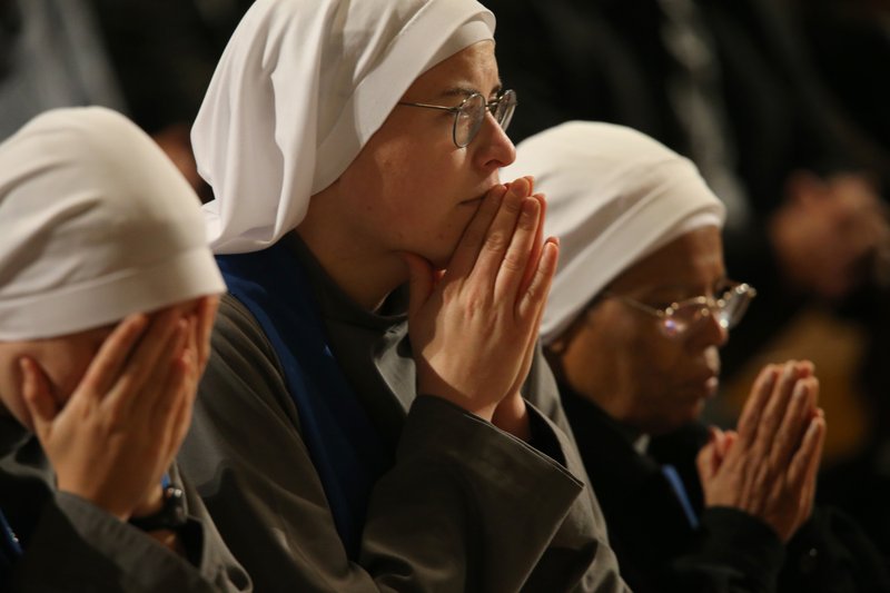 Women religious pray during the opening Mass of the National Prayer Vigil for Life at the Basilica of the National Shrine of the Immaculate Conception in Washington. (CATHOLIC NEWS SERVICE PHOTO/BOB ROLLER)