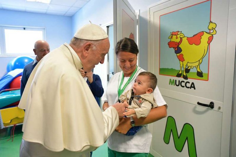 In latest Mercy Friday outing, Pope visits patients at neuro-rehab ...