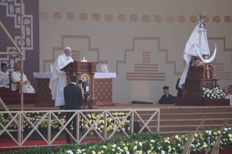 Pope Francis celebrates Mass in Huanchaco