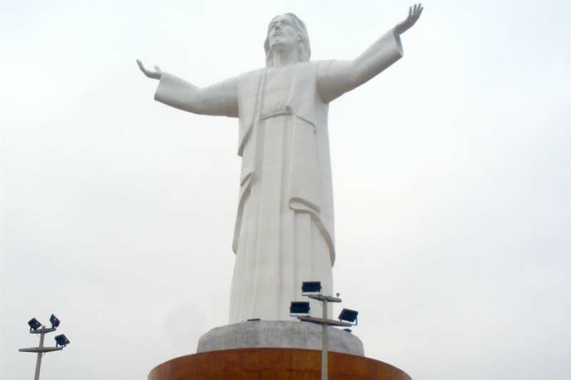 Cristo del Pacifico in Lima