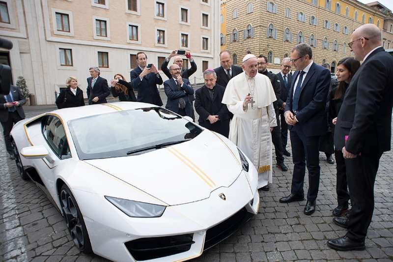 Pope Francis received a donated Lamborghini Huracan November 15