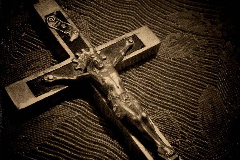 Crucifix (Credit: Bluekdesign via Flickr/CC)