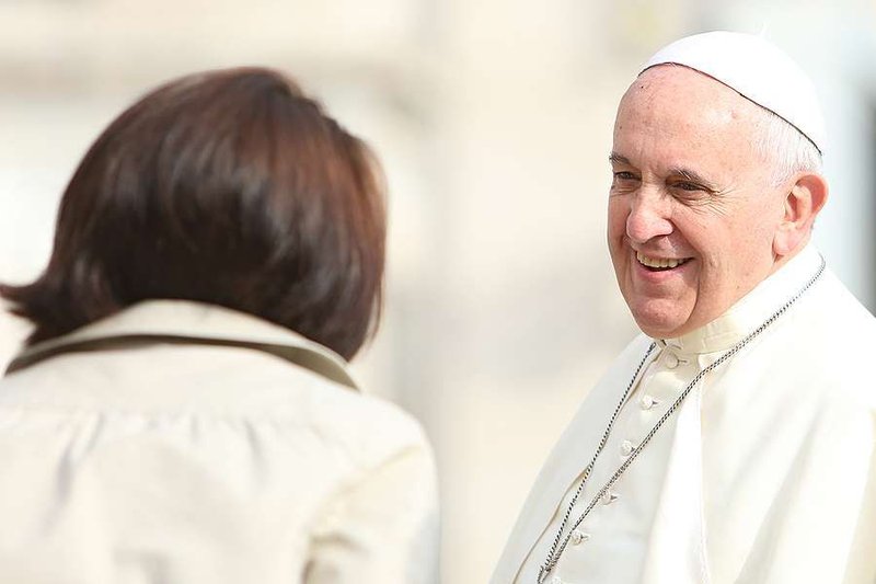 Pope Francis greets pilgrims in St. Peter's Square during the Wednesday general audience on Oct. 1 2014. Credit: Bohumil Petrik/CNA.