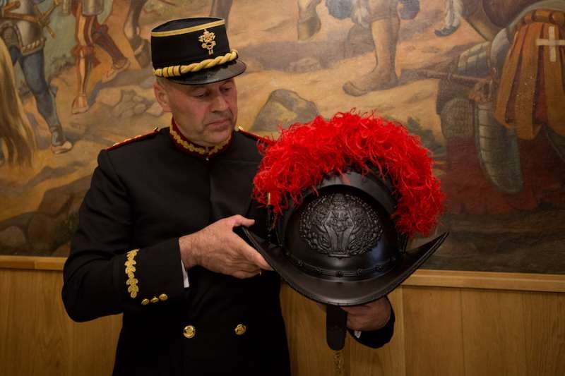The Swiss Guards' new helmet is presented at a press conference. Credit: Daniel IbaÃÅnÃÉez/CNA.