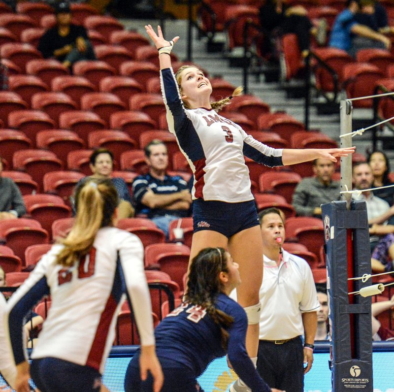 LMU’s Savannah Slattery goes high for a return in the Lions’ win over Utah State Aug. 31. (CREDIT: LOYOLA MARYMOUNT UNIVERSITY)