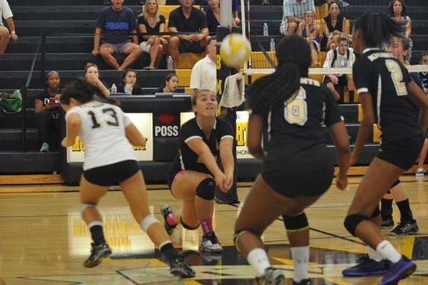 Bishop Montgomery volleyball (PHOTO COURTESY BMHS-LA.ORG)