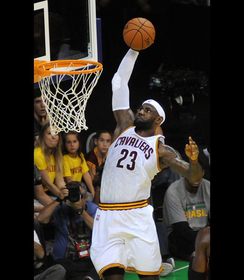 9e8tdyum7q SPORTS Le Bron James