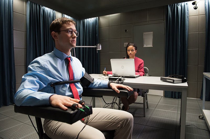9hl9o0y000 Movies Snowden 02